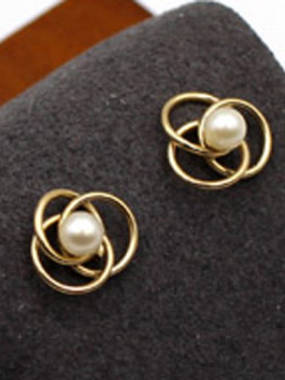 14K Pearl Stud Earrings with Flower Design
